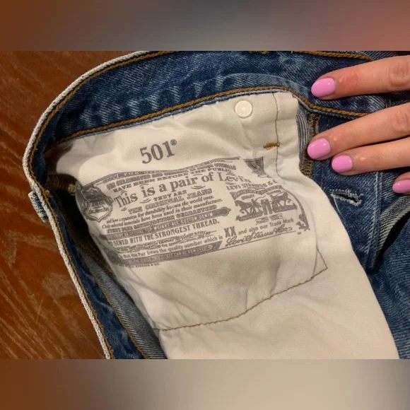 LEVI’S 501 | High Waisted Distressed Denim Shorts, Size 31 - Picture 4 of 5